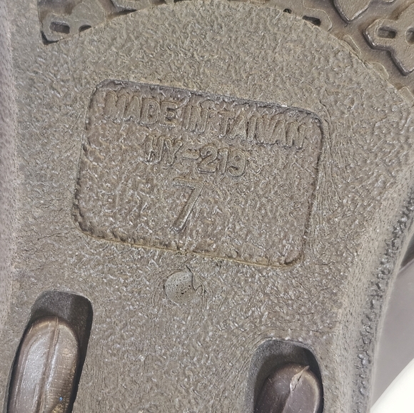 Gold Bronze Rhinestones Embellished Brown Rubber Flipflops Sandals S 7M NWOB - Picture 8 of 8